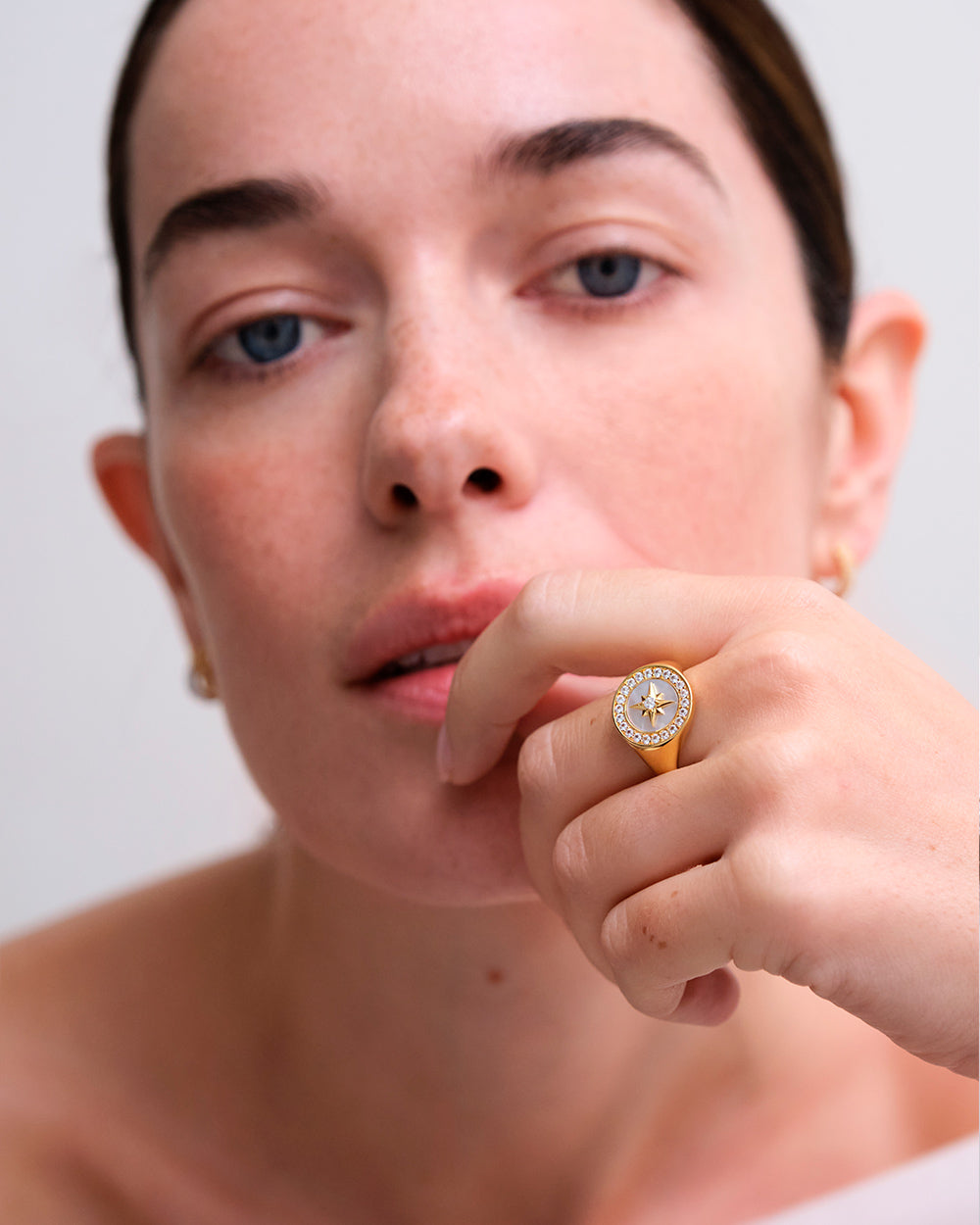 Signet ring detail